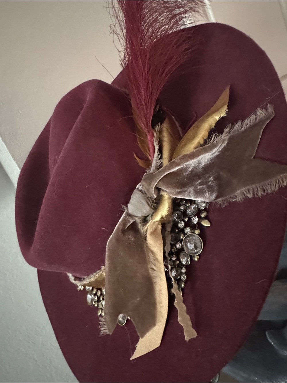 Vintage-Inspired Burgundy Felt Hat with Velvet Bow & Feather Accent